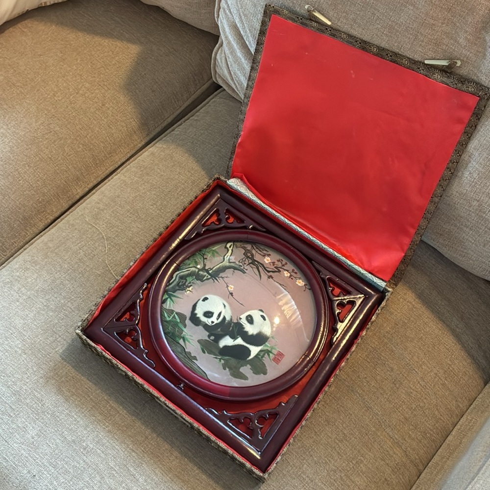 Vintage Table Screen with Silk Panda Embroidery - Burgundy Frame - Picture 13 of 15
